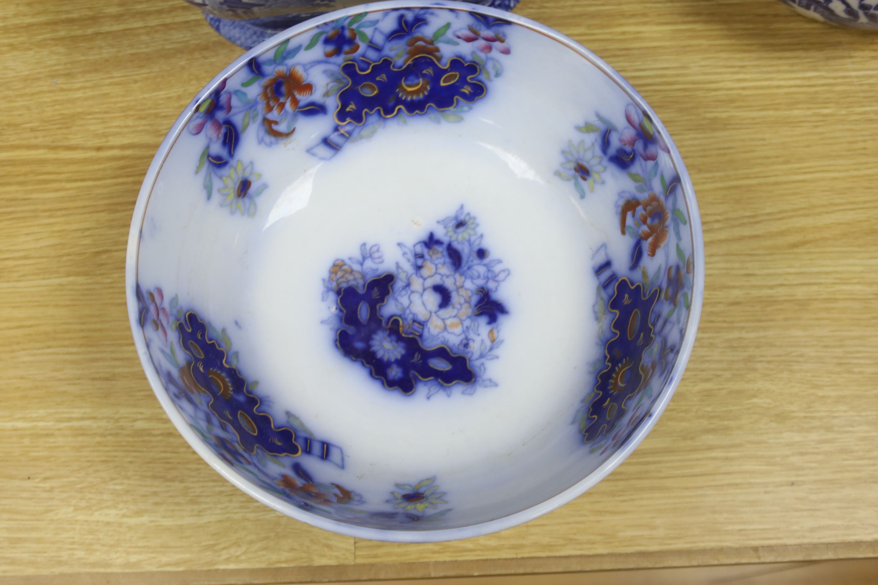 A Spode Italian pattern soup tureen, with cover, 34cm, and three other items